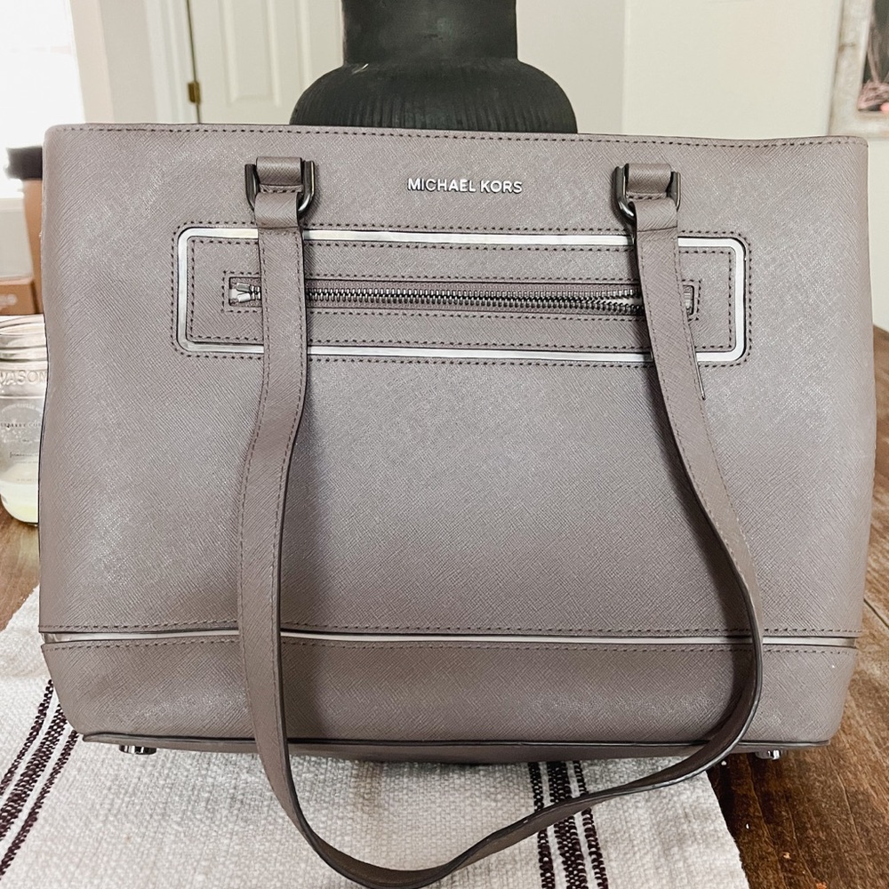 Michael Kors medium Taupe Purse